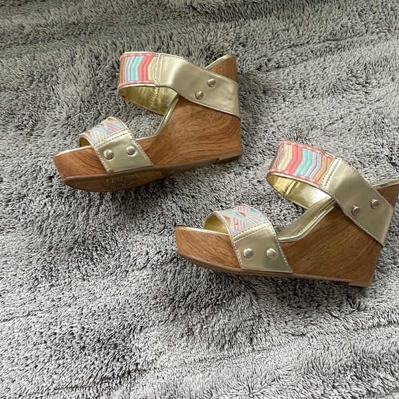 BCBG wedges - Picture 5 of 6